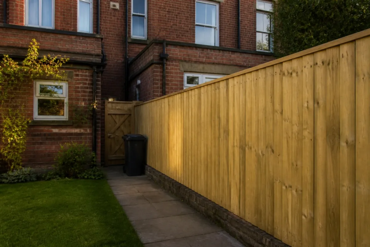 Tall featheredge fence with a capping rail in a terraced house back yard